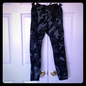 Athleta camo contender pants size medium